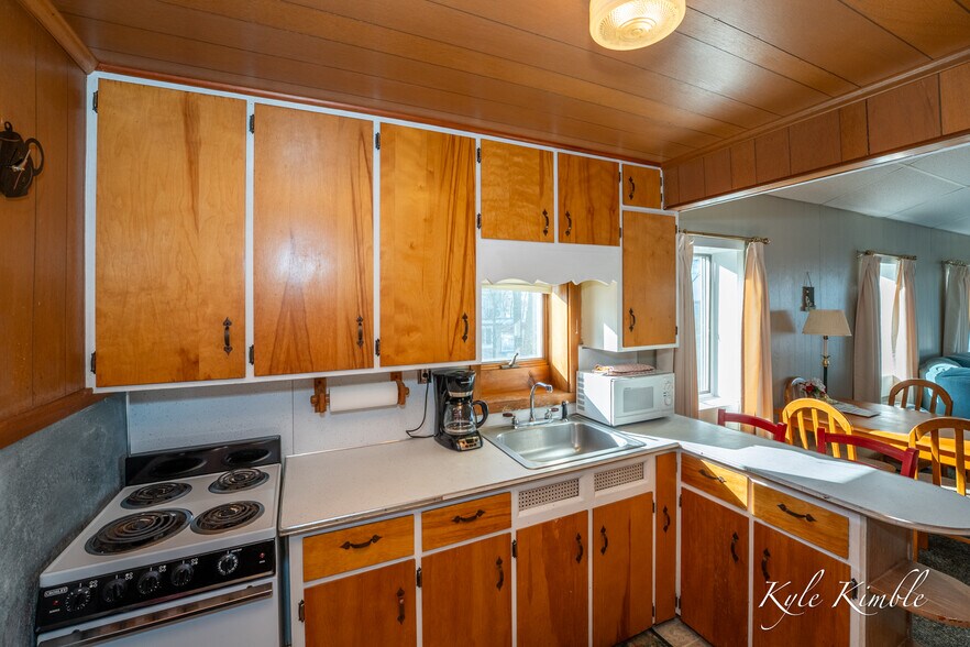 More Photos Of 104 W Houghton Lake Dr, Prudenville Hotel For Sale