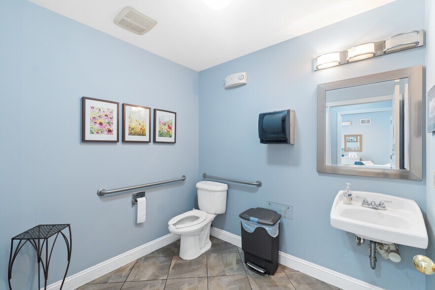 More Photos Of 137 Rutherford Ave, Franklin General Retail For Lease