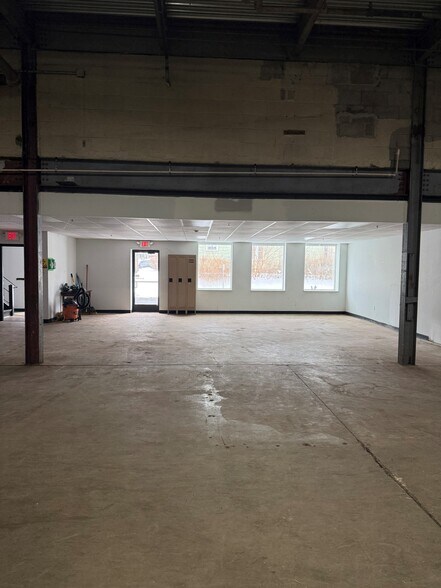 More Photos Of 18 Midland St, Hartford Light Manufacturing For Lease