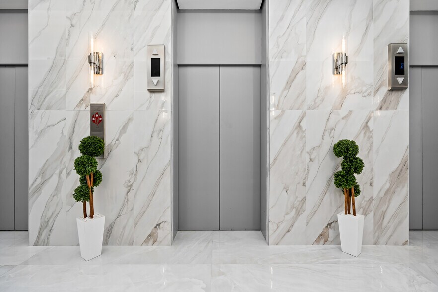 More Photos Of 615 N Upper Broadway St, Corpus Christi Office For Sale