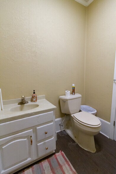 More Photos Of 512 Tift Ave S, Tifton Freestanding For Sale