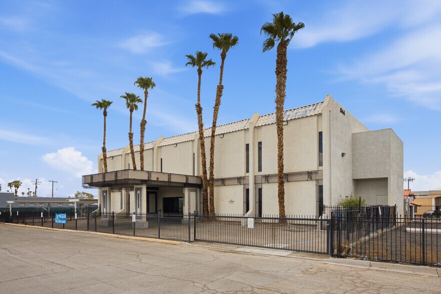 More Photos Of 844 E Sahara Ave, Las Vegas Loft Creative Space For Lease