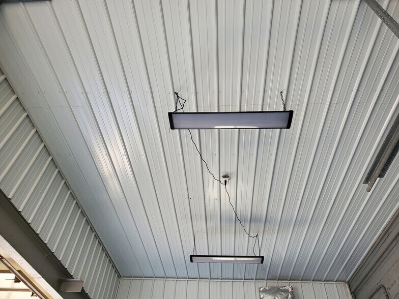 More Photos Of 243 Spring St, Highland Carwash For Lease