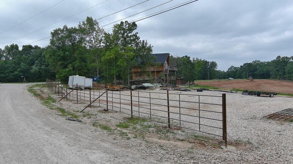 More Photos Of 100 Man Cave, Sunrise Beach Self Storage For Sale