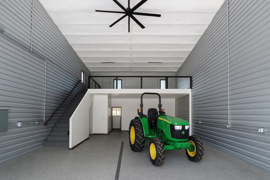 More Photos Of 453 Commerce St, Hayden Industrial For Sale