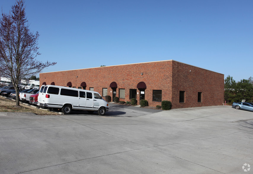 Primary Photo Of 1049 Industrial Ct, Suwanee Warehouse For Lease