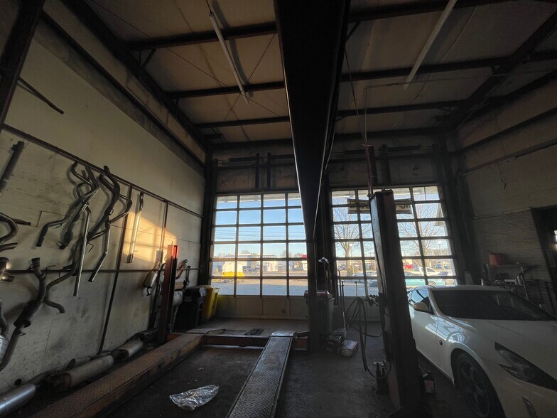 More Photos Of 2285 Crain Hwy, Waldorf Auto Repair For Sale