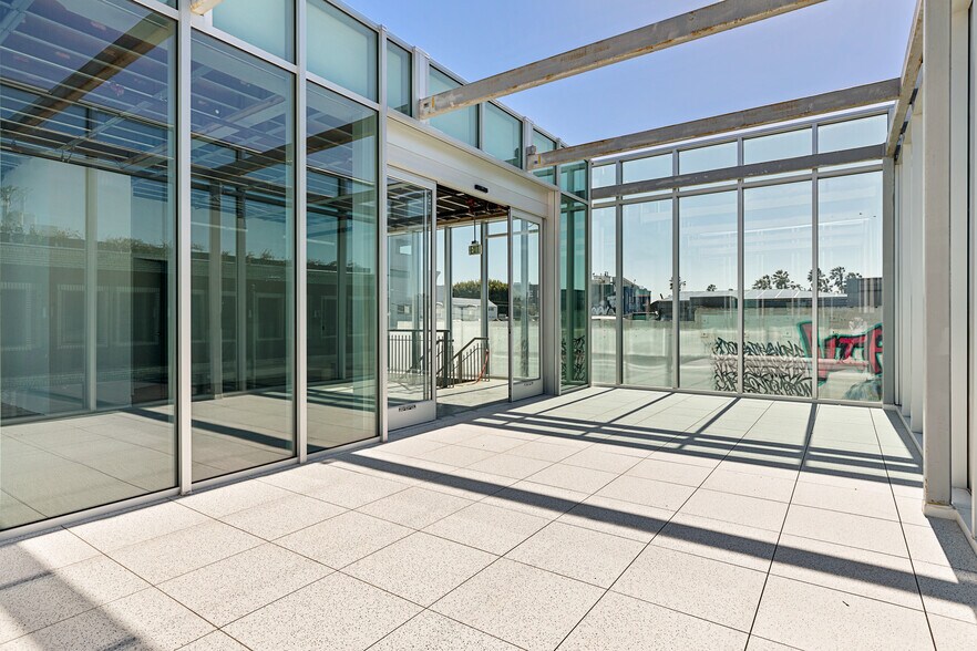 More Photos Of 78 Market, Venice Restaurant For Lease