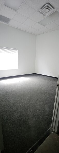 More Photos Of 1431 Rail Head Blvd, Naples Warehouse For Lease