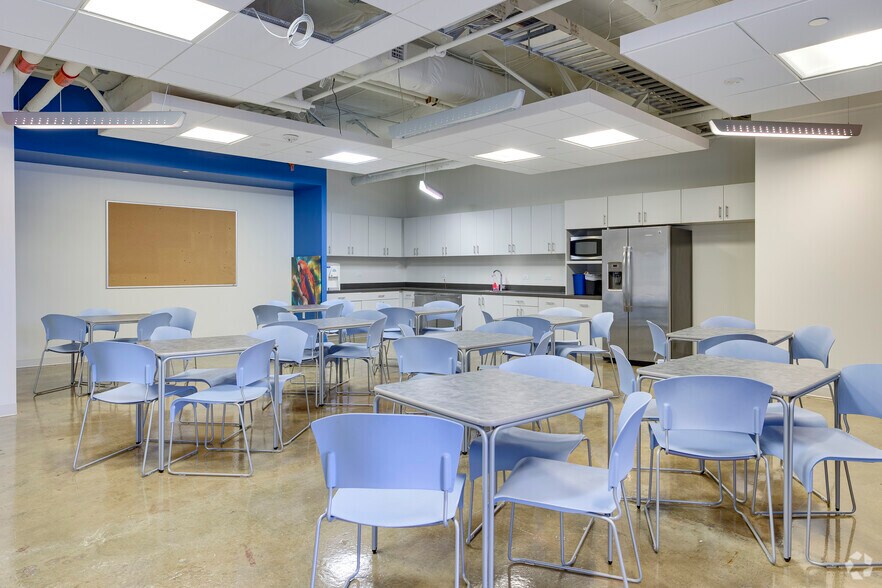 More Photos Of 15000 Conference Center Dr, Chantilly Office For Lease