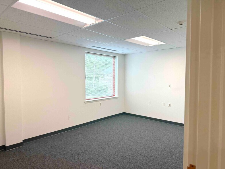 More Photos Of 1501 E Main St, Meriden Office For Lease