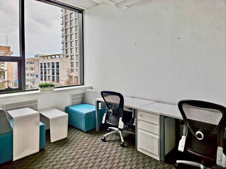 More Photos Of 1321-1325 Blanshard St, Victoria Coworking Space