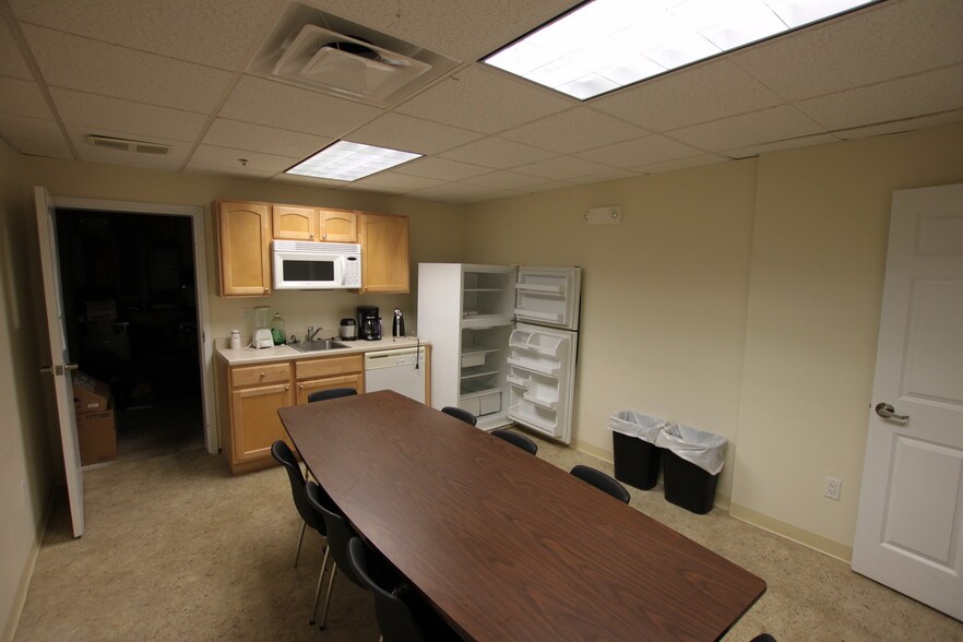 More Photos Of 206 Southbridge St, Auburn Office For Lease