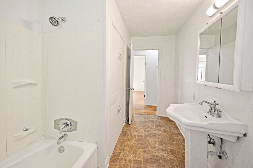 More Photos Of 268 E Mill St, New Braunfels Medical For Lease