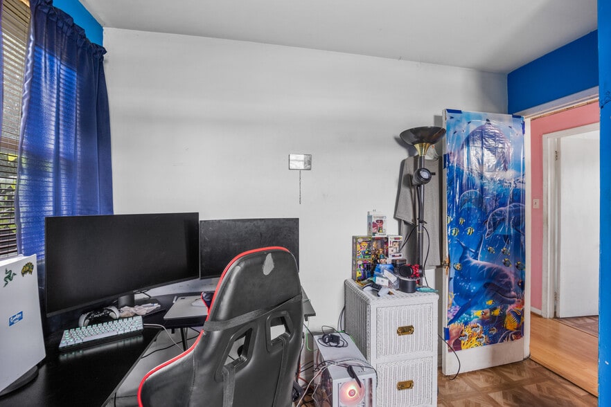 More Photos Of 2516-2518 N Dupont Pky, Middletown Freestanding For Sale