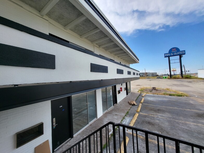 More Photos Of 7350 N Hanley Rd, Hazelwood Hotel For Sale