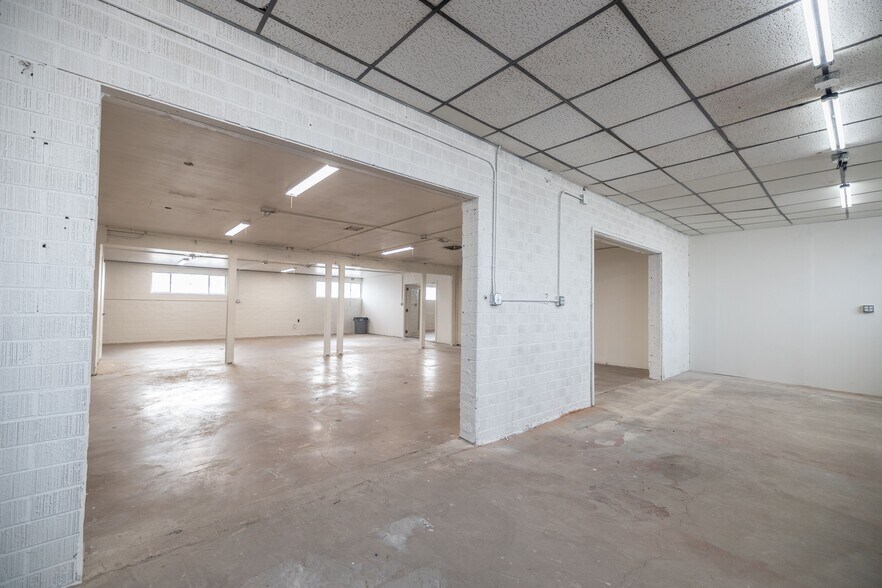 More Photos Of 2423 W Campbell Ave, Phoenix Warehouse For Sale