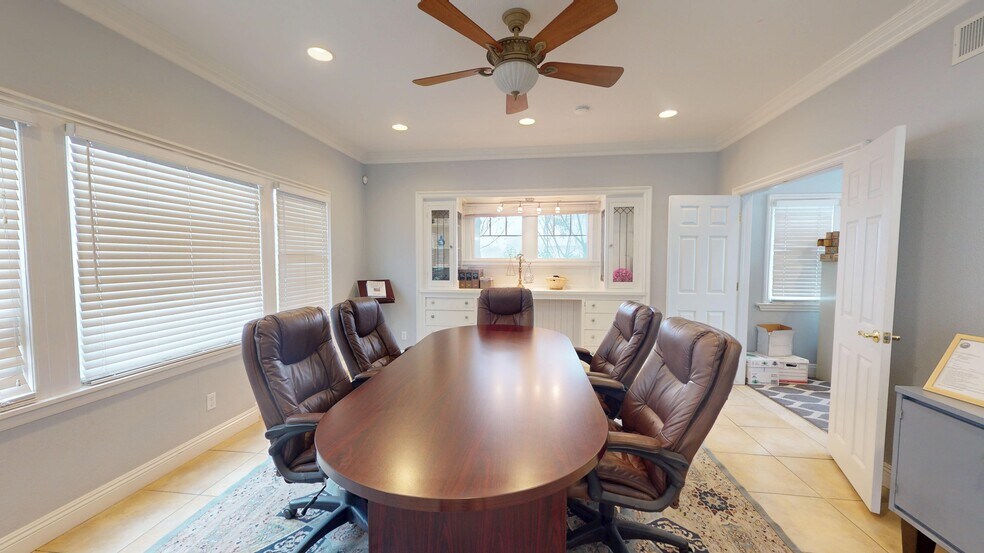 More Photos Of 400 W Yosemite Ave, Madera Office For Sale