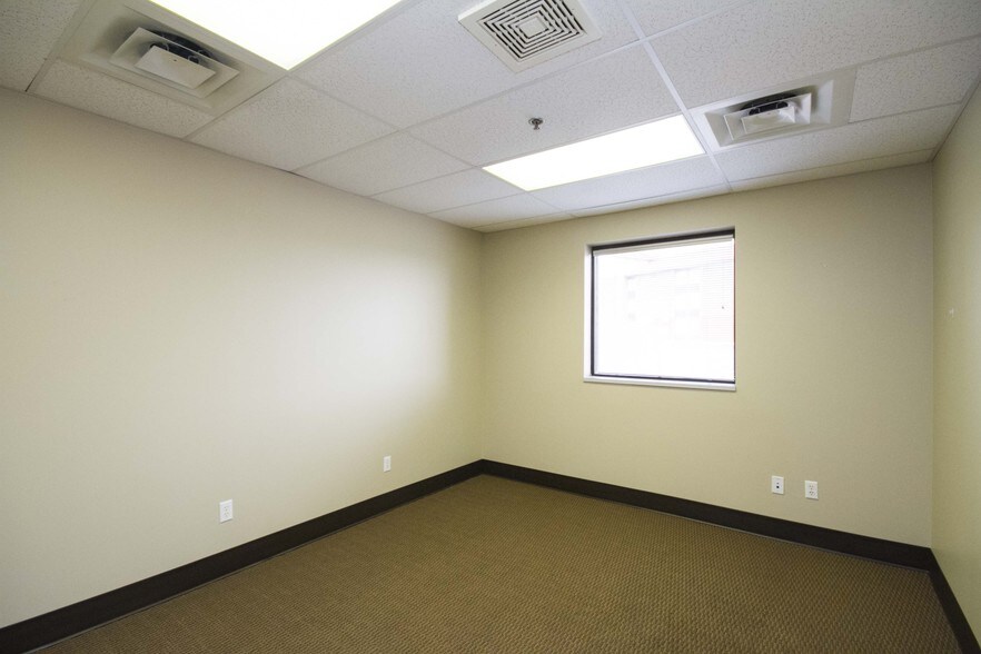 More Photos Of 5701-5725 Coventry Ln, Fort Wayne Unknown For Lease