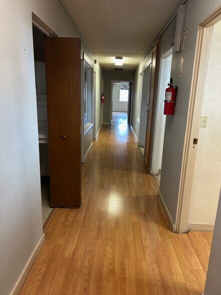 More Photos Of 800-818 Or-99 Hwy, Eugene General Retail For Sale