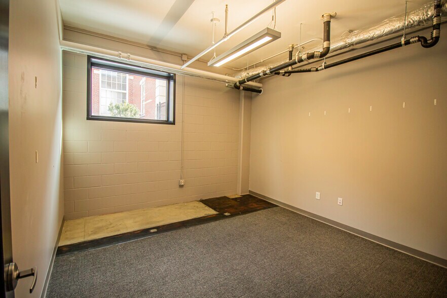More Photos Of 615 Ferry St, Lafayette Office For Lease