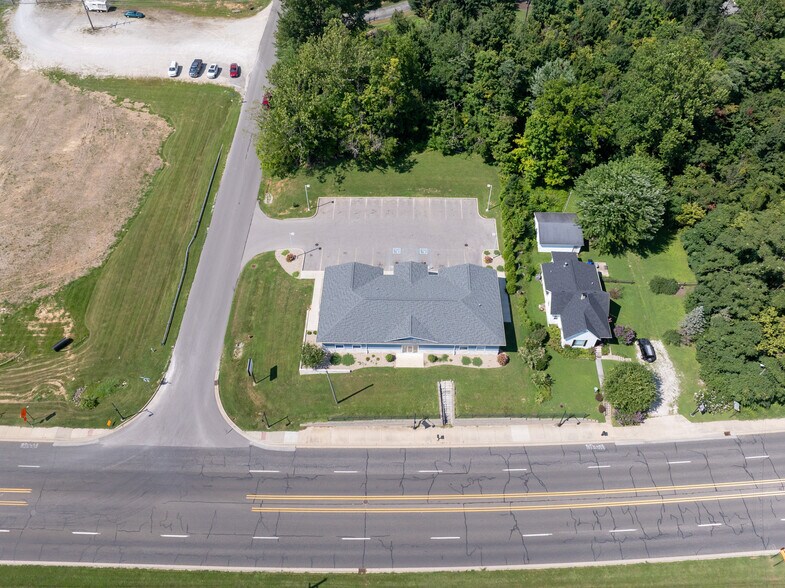 More Photos Of 2221 John Williams Blvd, Bedford Office For Sale