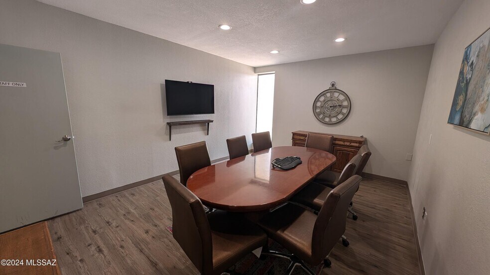 More Photos Of 2901 N Country Club Rd, Tucson Freestanding For Sale