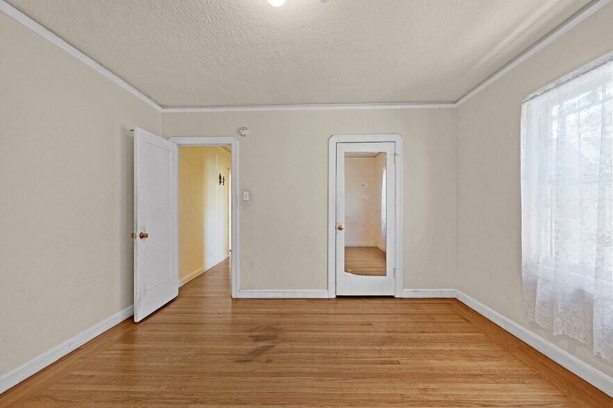 More Photos Of 1755 Washington Ave, San Leandro Bar For Sale