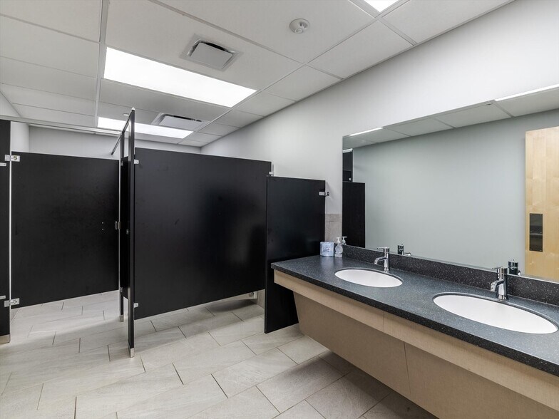 More Photos Of 520 W Roosevelt Blvd, Philadelphia Medical For Sale