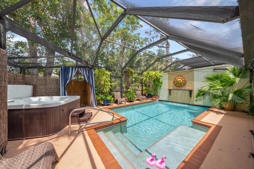 More Photos Of 941 Virginia Dr, Sarasota Apartments For Sale