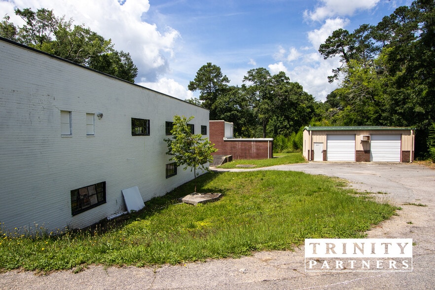 More Photos Of 3619 N Main St, Columbia Light Distribution For Sale