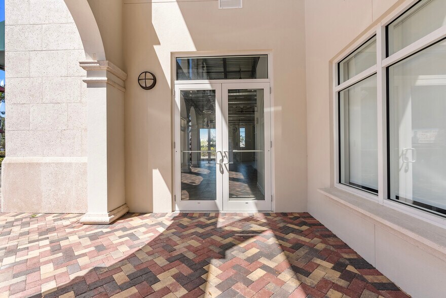More Photos Of 3976 Destination Dr, Osprey Storefront For Lease