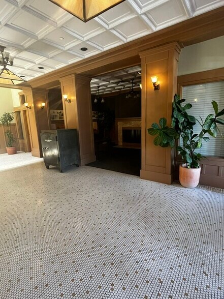 More Photos Of 853 Lincoln Way, Auburn Freestanding For Lease