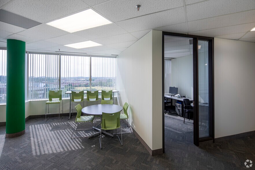 More Photos Of 90 Allstate Pky, Markham Unknown For Lease