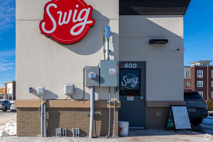 More Photos Of 390 NW Chipman Rd, Lee's Summit General Retail For Sale