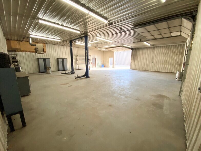 More Photos Of 7257 N Dort Hwy, Mount Morris Warehouse For Sale