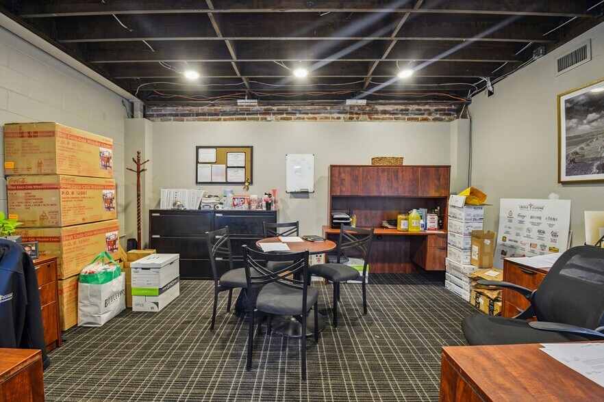 More Photos Of 747 Magazine St, New Orleans Office For Sale
