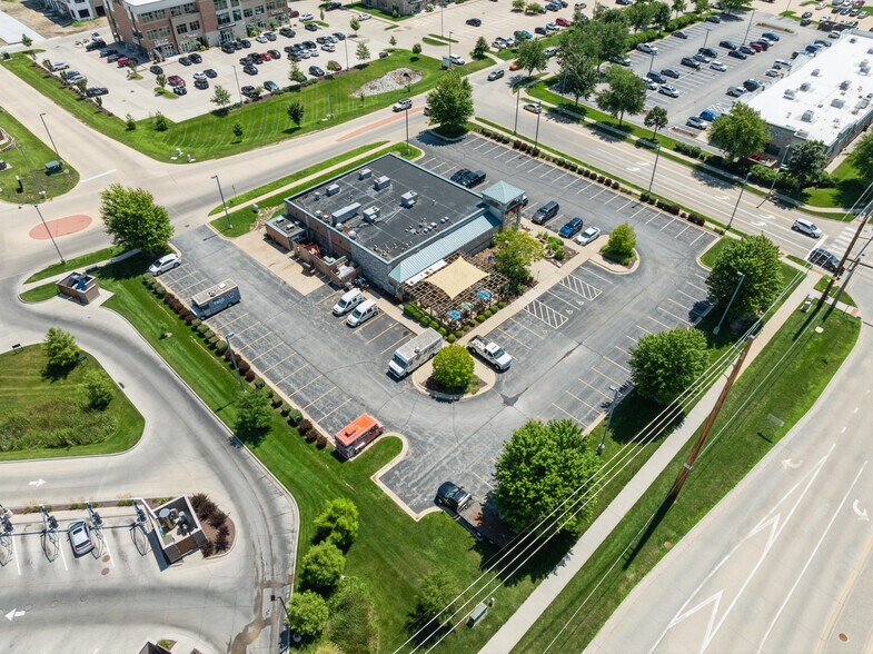 More Photos Of 5400 Edgewood Rd NE, Cedar Rapids Restaurant For Sale