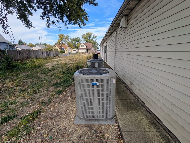 More Photos Of 302-306 S Baldwin Ave, Marion Office For Lease