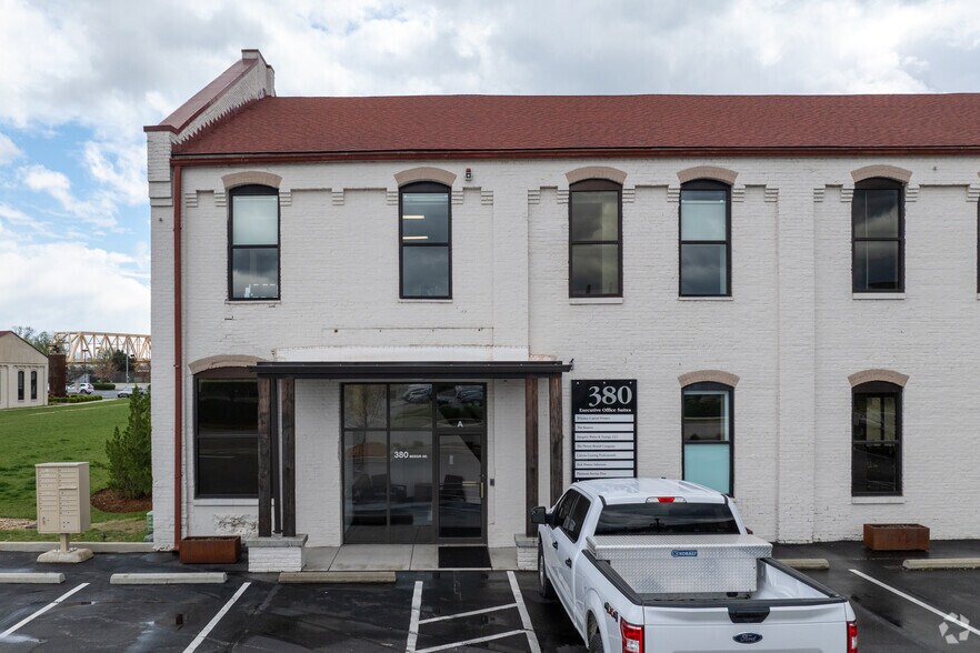More Photos Of 380 Missouri Ave, Jeffersonville Office For Lease