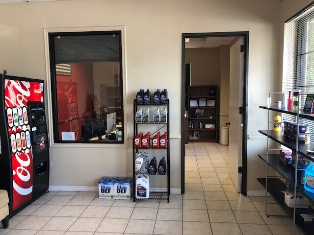 More Photos Of 8939 Long Point Rd, Houston Freestanding For Lease