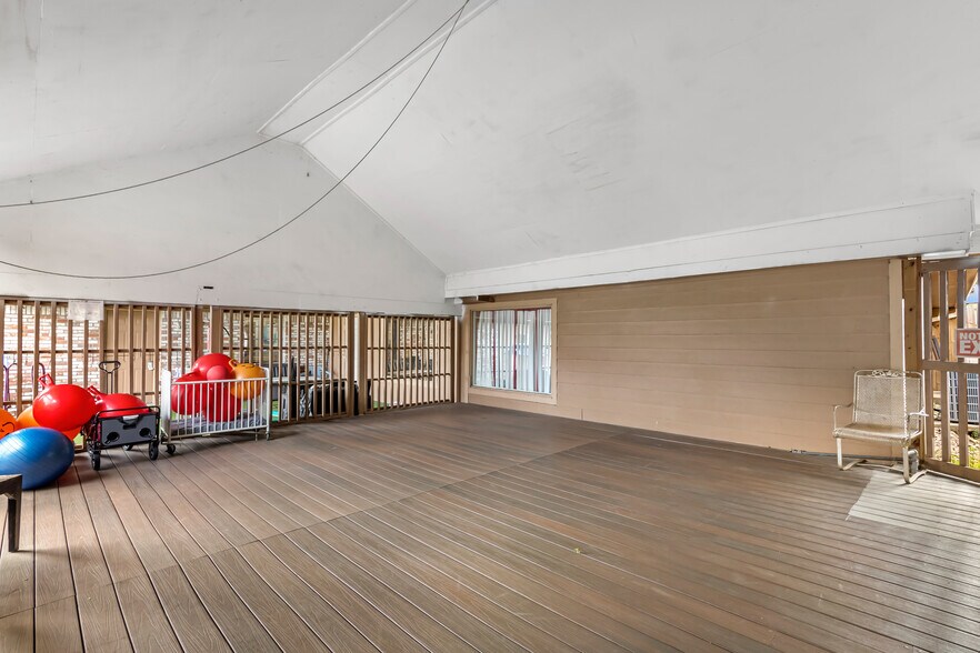 More Photos Of 827 Casey St, Channelview Flex For Sale