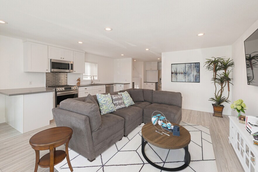 More Photos Of 2212 W Oceanfront, Newport Beach Multifamily For Sale