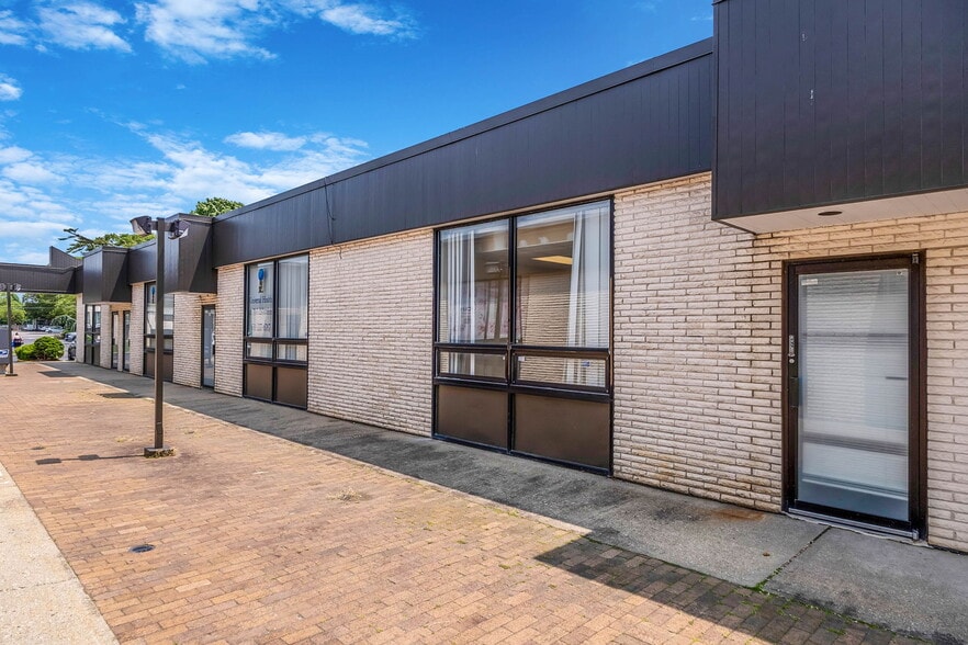 More Photos Of 152 Islip Ave, Islip Medical For Lease