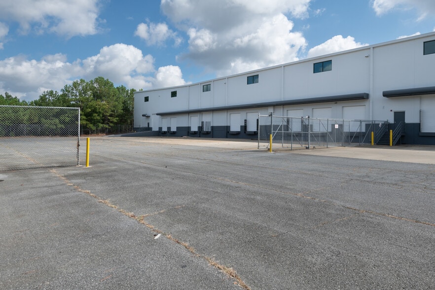 More Photos Of 460 Horizon Dr, Suwanee Warehouse For Lease