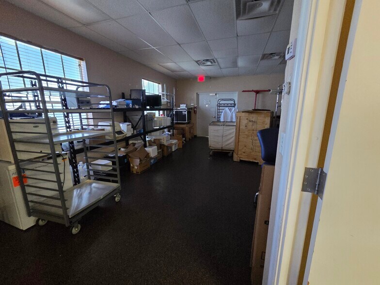 More Photos Of 1070-1072 E Brandon Blvd, Brandon Medical For Lease
