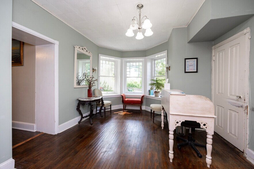 More Photos Of 234 Conestoga Rd, Wayne Specialty For Sale