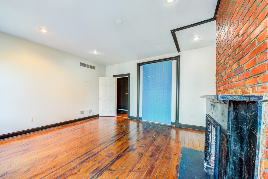 More Photos Of 5817 Ellsworth Ave, Pittsburgh Storefront Retail Office For Lease