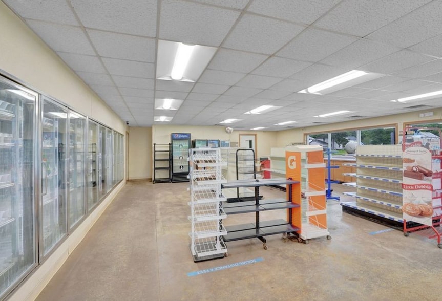 More Photos Of 87 N Main St, Franklinville Service Station For Lease