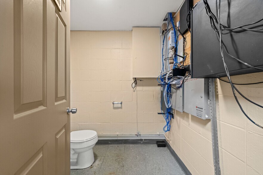 More Photos Of 628 Belmont St, Brockton Freestanding For Lease